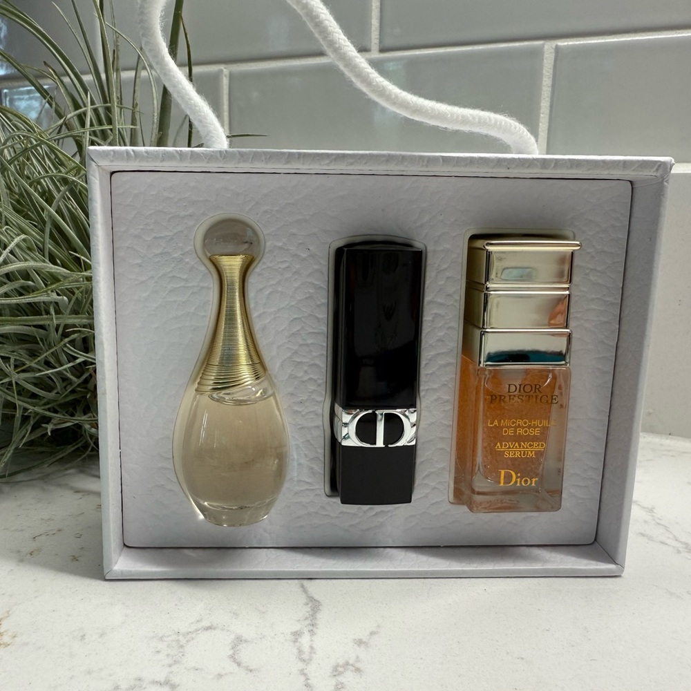 Dior Trio - J’adore Eau de Parfum, Dior Iconic Red Lippie & Dior Prestige Serum